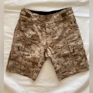 Born Primitive NWT Tactical Scout Shorts Desert Digital Camo 32W HighPerformance